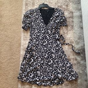 Banana Republic black and white print wrap dress. Brand new, never worn